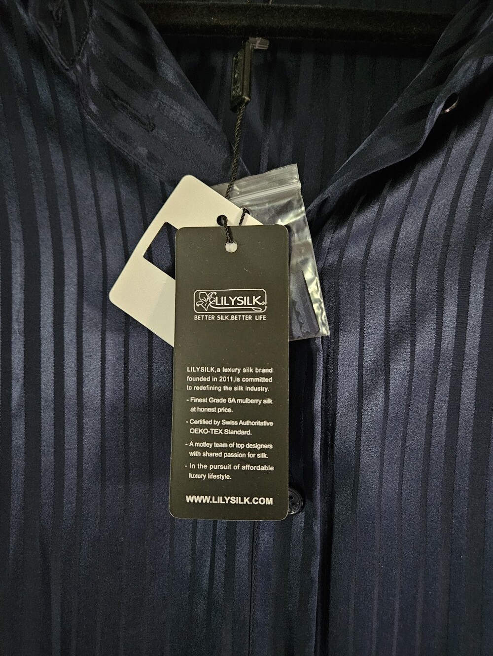 NWT LILYSILK Navy Blue Pinstripe Silk Button Down Shirt Grade 6A - Picture 2 of 9